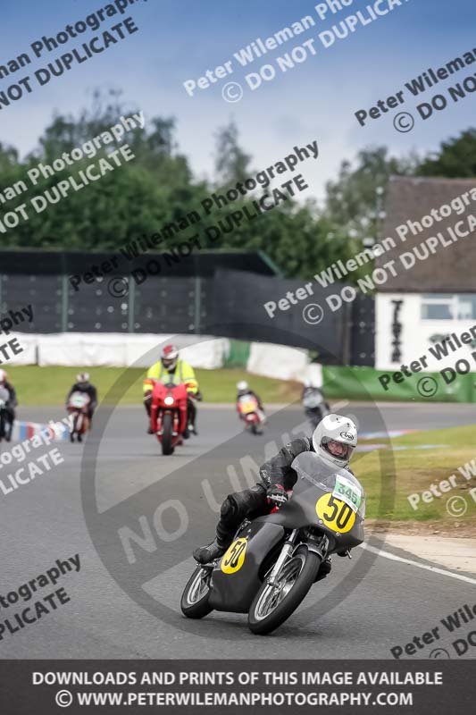 Vintage motorcycle club;eventdigitalimages;mallory park;mallory park trackday photographs;no limits trackdays;peter wileman photography;trackday digital images;trackday photos;vmcc festival 1000 bikes photographs
